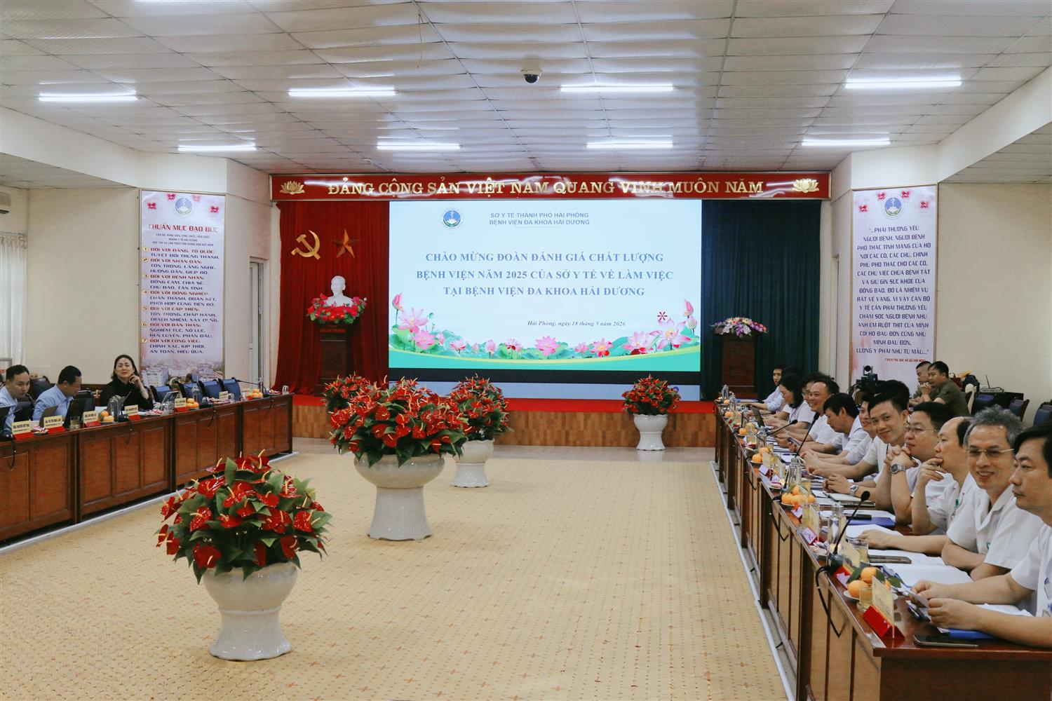ĐOÀN CÔNG TÁC SỞ Y TẾ THÀNH PHỐ HẢI PHÒNG KIỂM TRA, ĐÁNH GIÁ HOẠT ĐỘNG KHÁM, CHỮA BỆNH TẠI BỆNH VIỆN ĐA KHOA HẢI DƯƠNG